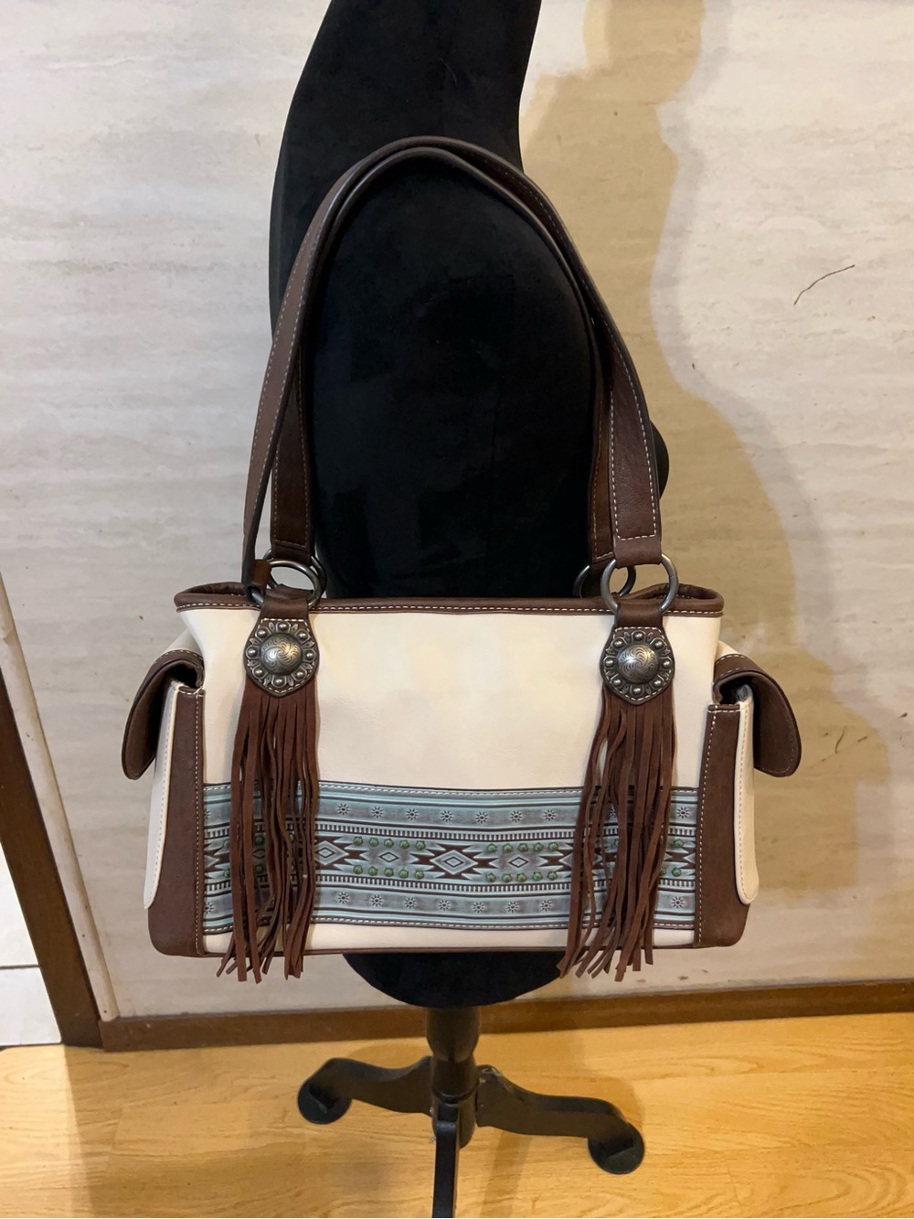 Nocona Women's Nicole Satchel, Western-Style Concealed Carry - Picture 5 of 15